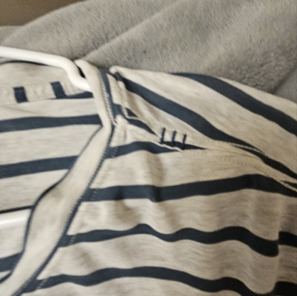 Lululemon tee - Picture 2 of 6